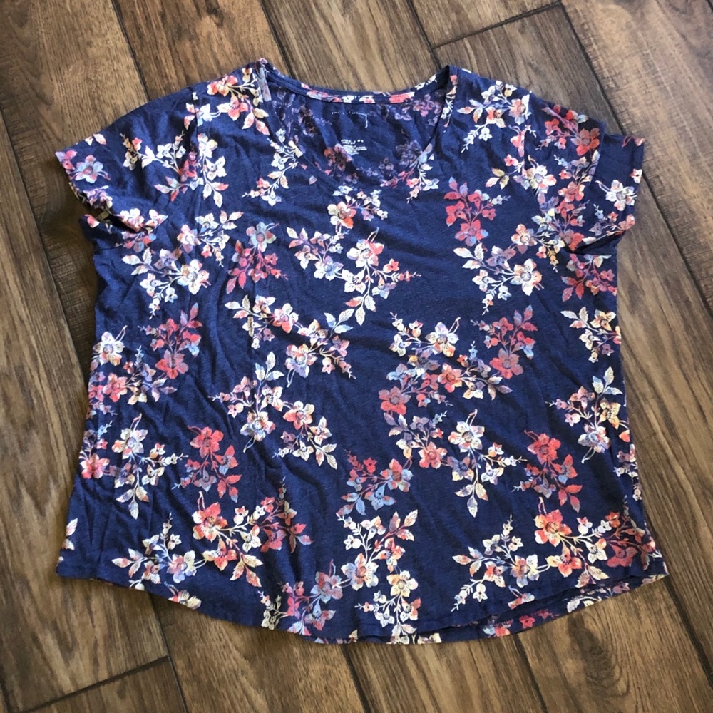 Short sleeve floral top